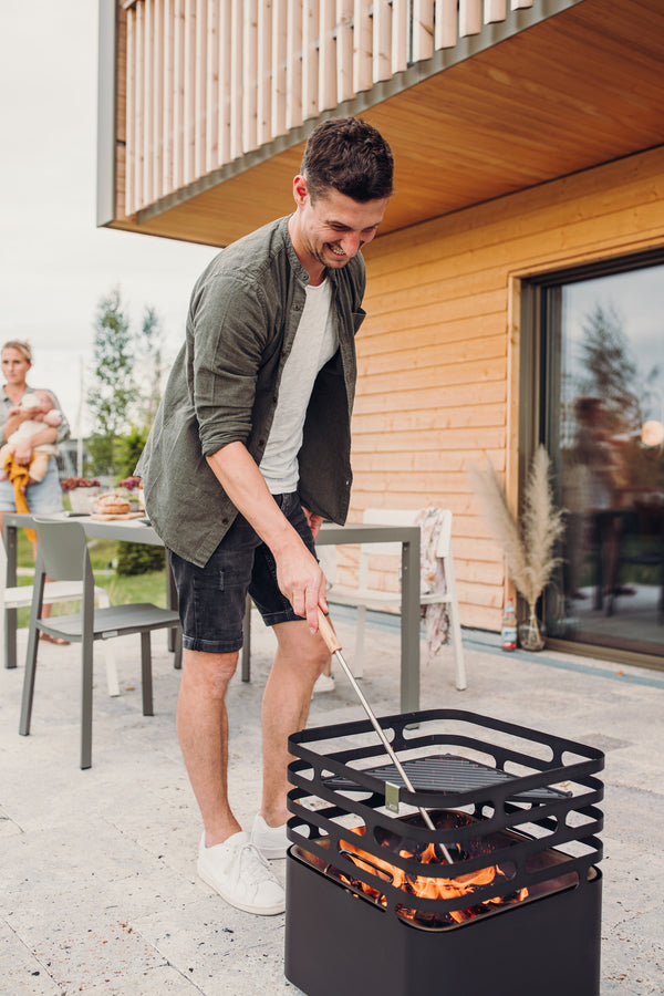 Schürhaken mit Flammenbläser auf Edelstahlfuß